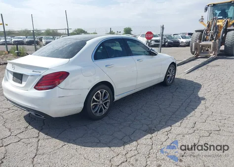 2016 Mercedes-Benz C 300 4Matic z USA, uszkodzony, nr VIN 55SWF4KB7GU100119